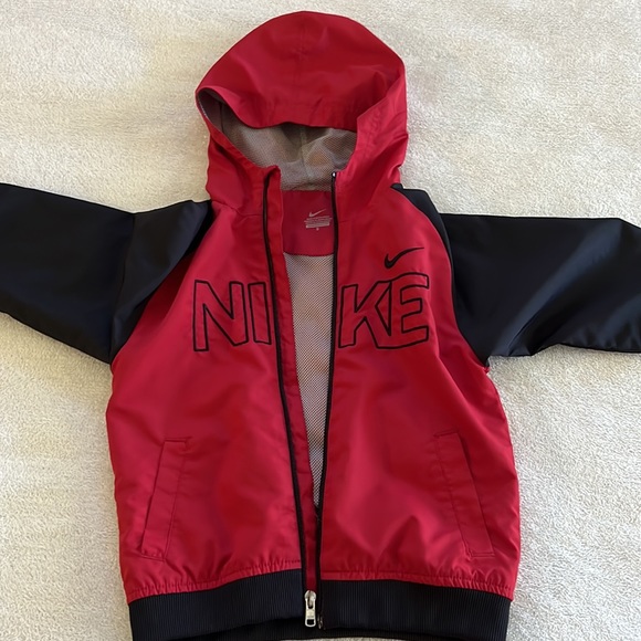 Boys Nike track set - Picture 5 of 9